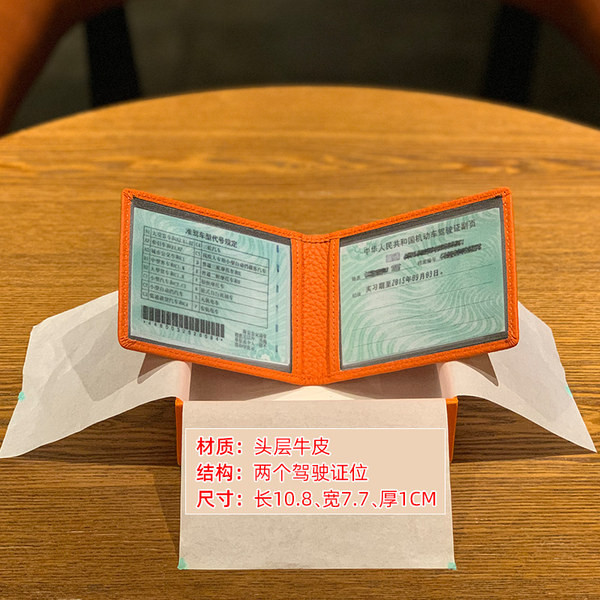 Απλό  μοντέλο γυναικείο πορτοφόλι σε διάφορ χρώματα