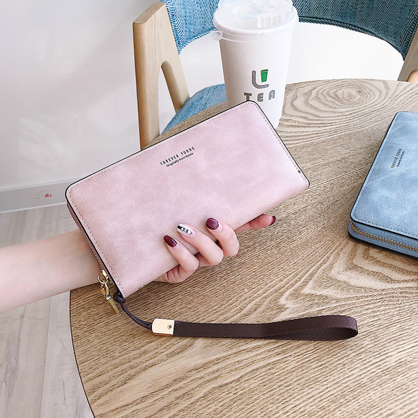 Moteriška piniginė su rankena ir užrašu