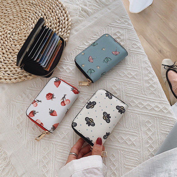 Portofel de dama cu fermoar si aplicatie colorata