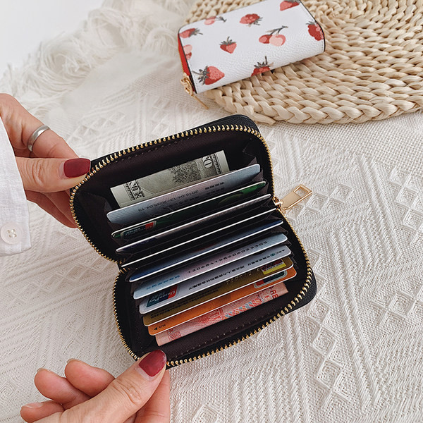 Portofel de dama cu fermoar si aplicatie colorata