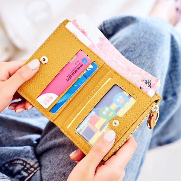 Γυναικείο καθημερινό πορτοφόλι με επιγραφή και λαβή