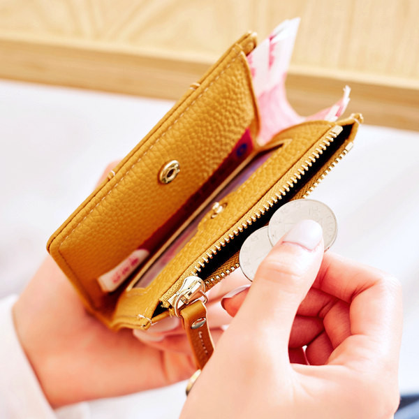 Γυναικείο καθημερινό πορτοφόλι με επιγραφή και λαβή