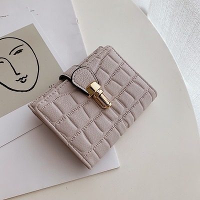 Έκο δερμάτινο πορτοφόλι από μοντέρνο γυναικείο με μεταλλική στερέωση