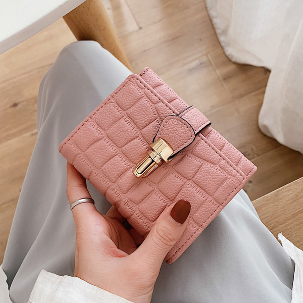 Έκο δερμάτινο πορτοφόλι από μοντέρνο γυναικείο με μεταλλική στερέωση