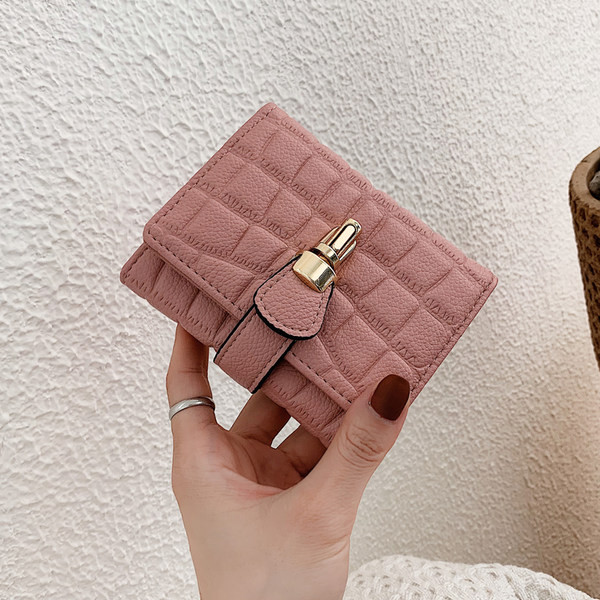 Έκο δερμάτινο πορτοφόλι από μοντέρνο γυναικείο με μεταλλική στερέωση