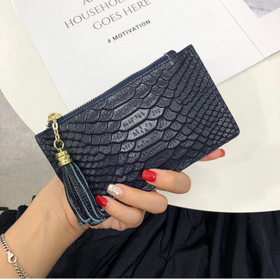 Sieviešu ādas somiņa ar rāvējslēdzēju un pušķi