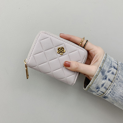 Γυναικείο έκο δερμάτινο πορτοφόλι με μεταλλική διακόσμηση λουλουδιών