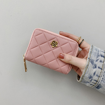 Γυναικείο έκο δερμάτινο πορτοφόλι με μεταλλική διακόσμηση λουλουδιών