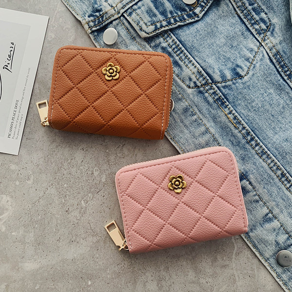 Γυναικείο έκο δερμάτινο πορτοφόλι με μεταλλική διακόσμηση λουλουδιών