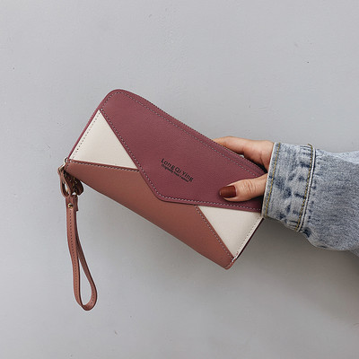 Γυναικείο πορτοφόλι με λαβή και επιγραφή από οικολογικό δέρμα