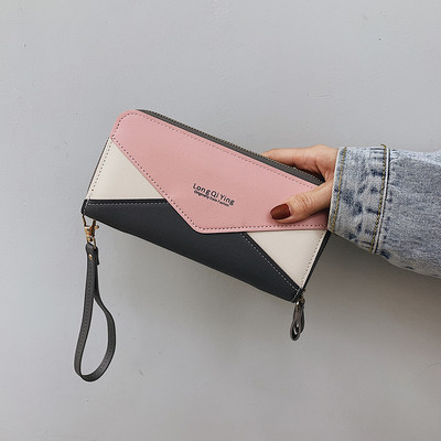 Γυναικείο πορτοφόλι με λαβή και επιγραφή από οικολογικό δέρμα