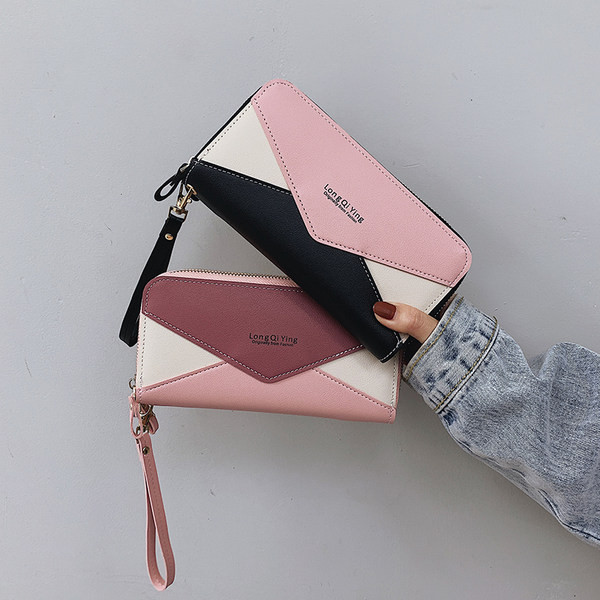 Γυναικείο πορτοφόλι με λαβή και επιγραφή από οικολογικό δέρμα