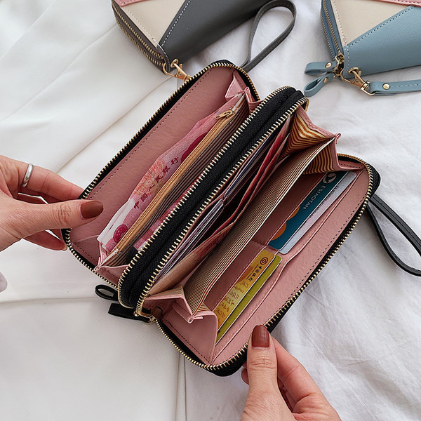 Γυναικείο πορτοφόλι με λαβή και επιγραφή από οικολογικό δέρμα