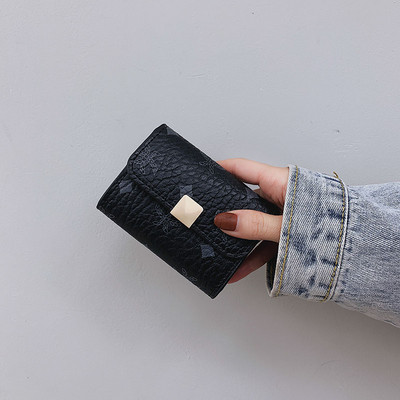 Γυναικείο μίνι πορτοφόλι με μεταλλική στερέωση και εφαρμογές