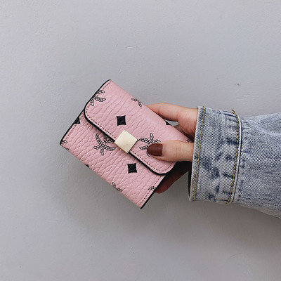 Γυναικείο μίνι πορτοφόλι με μεταλλική στερέωση και εφαρμογές