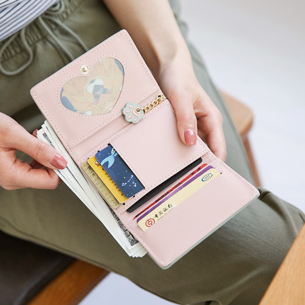 Sieviešu ikdienas maciņš ar aplikāciju un kulonu