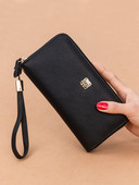 Γυναικείο πορτοφόλι καθημερινό με φερμουάρ και μεταλλικό στοιχείο