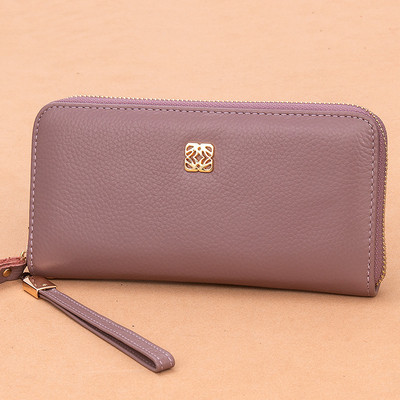 Γυναικείο πορτοφόλι καθημερινό με φερμουάρ και μεταλλικό στοιχείο