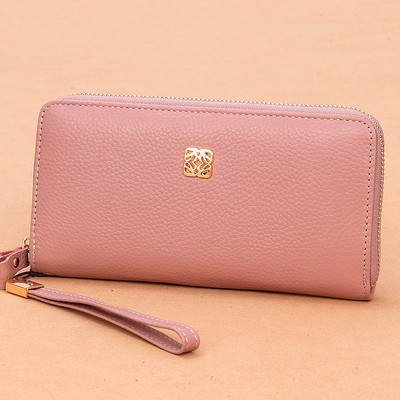 Γυναικείο πορτοφόλι καθημερινό με φερμουάρ και μεταλλικό στοιχείο