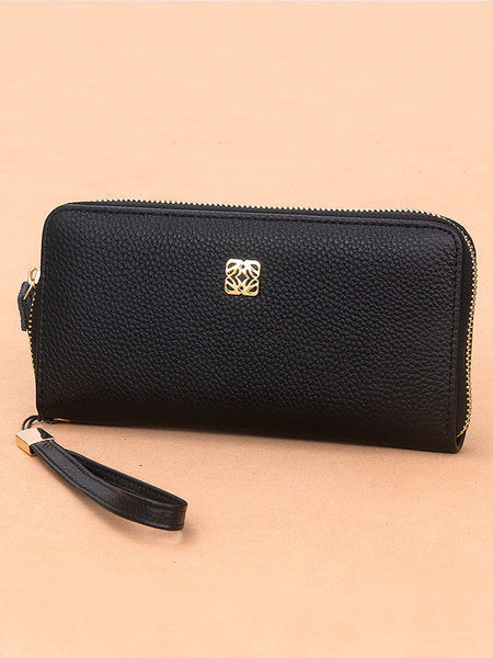 Γυναικείο πορτοφόλι καθημερινό με φερμουάρ και μεταλλικό στοιχείο