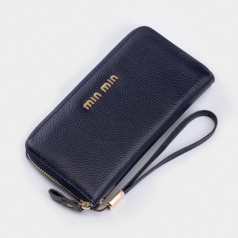 Sieviešu ādas maks ar rāvējslēdzēju un īsu rokturi