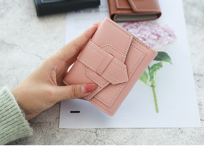 Συμπαγές γυναικείο πορτοφόλι με χρωματιστές  σε αντίθεση