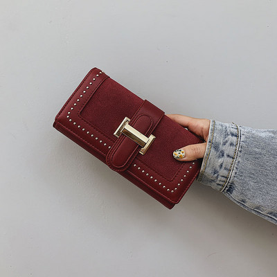 Γυναικείο πορτοφόλι με μεταλλική αγκράφα και τρουξ