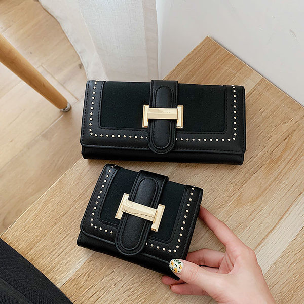 Γυναικείο πορτοφόλι με μεταλλική αγκράφα και τρουξ