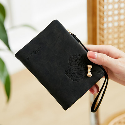 Sieviešu maks ar rokturi un metāla apdari