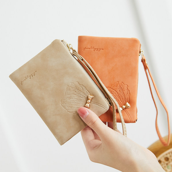 Sieviešu maks ar rokturi un metāla apdari