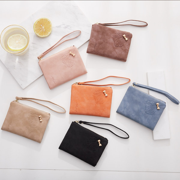 Sieviešu maks ar rokturi un metāla apdari