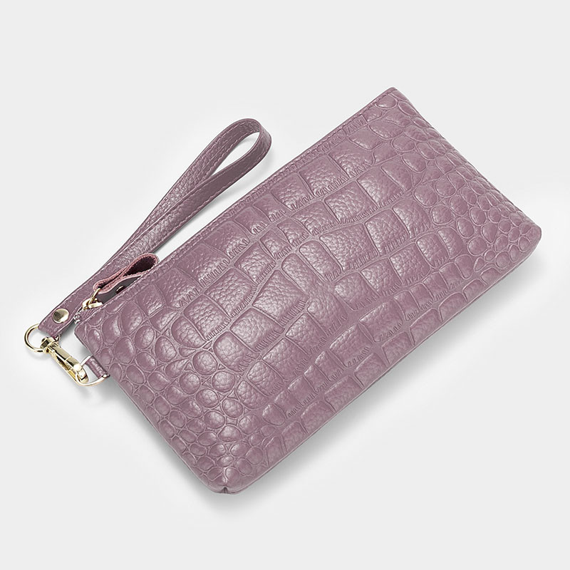 Sieviešu maks ar reljefu ādu un īsiem rokturiem