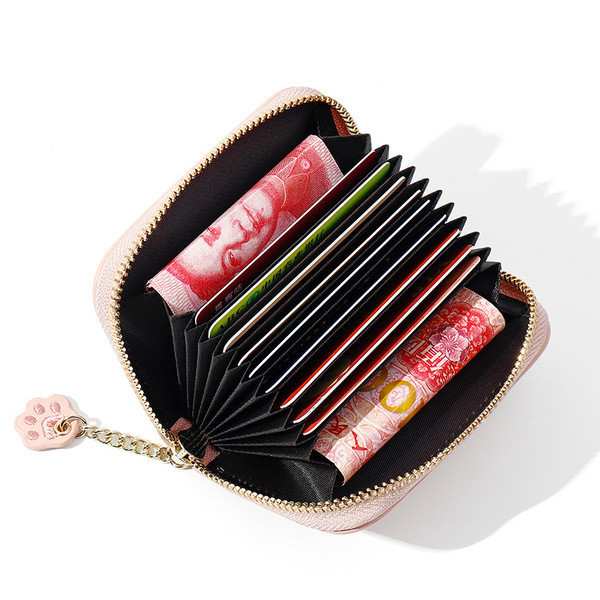 Γυναικείο έκο δερμάτινο πορτοφόλι με αλυσίδα και απλικέ