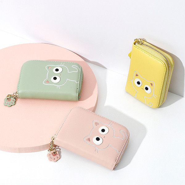 Γυναικείο έκο δερμάτινο πορτοφόλι με αλυσίδα και απλικέ