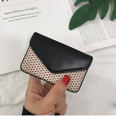 Γυναικείο πορτοφόλι για κάρτες με κούμπωμα