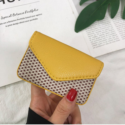 Γυναικείο πορτοφόλι για κάρτες με κούμπωμα