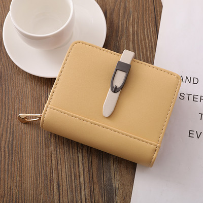 Γυναικείο πορτοφόλι με δερμάτινη αγκράφα