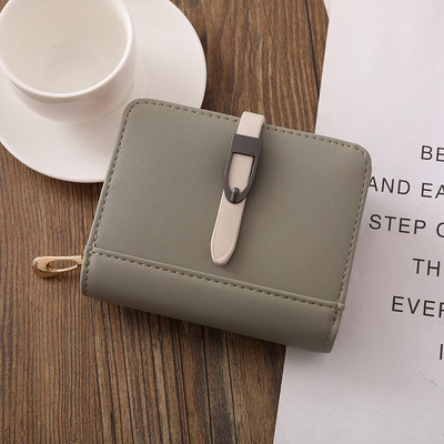 Γυναικείο πορτοφόλι με δερμάτινη αγκράφα