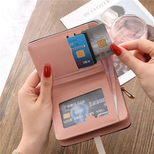 Γυναικείο πορτοφόλι με δερμάτινη αγκράφα