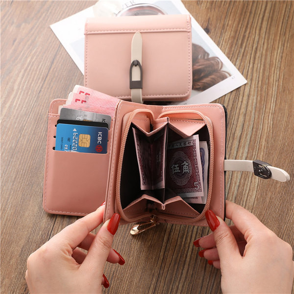 Γυναικείο πορτοφόλι με δερμάτινη αγκράφα