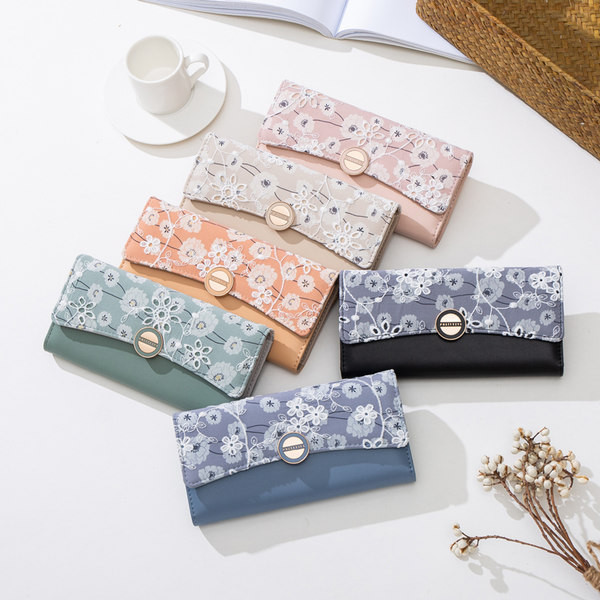 Liels sieviešu maks ar ziedu rakstu divās krāsās