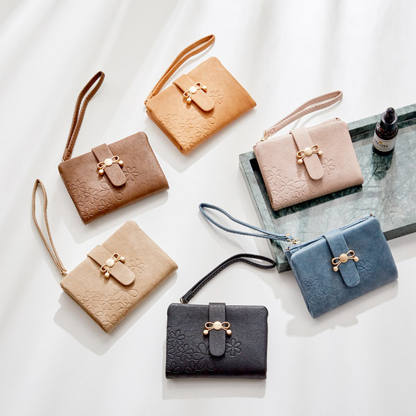 Γυναικείο πορτοφόλι με λαβή και κορδέλα