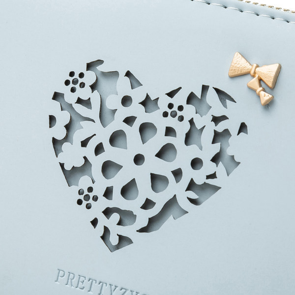 Sieviešu maks ar reljefu ādas un metāla apdari