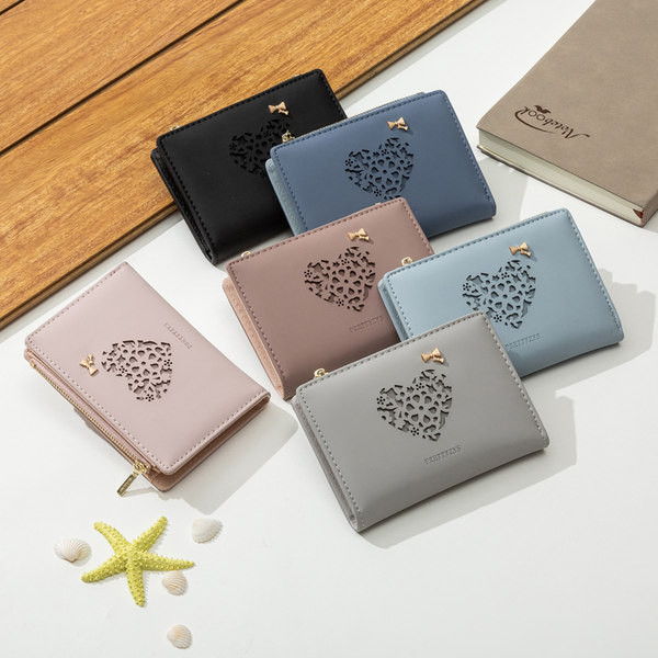 Sieviešu maks ar reljefu ādas un metāla apdari