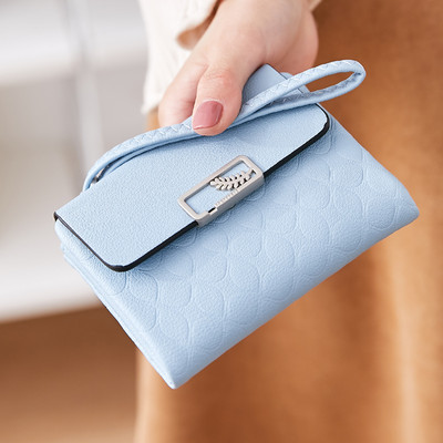 Γυναικείο έκο δερμάτινο πορτοφόλι με λαβή και μεταλλικό στοιχείο