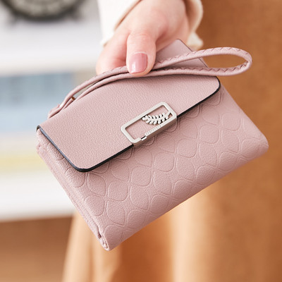 Γυναικείο έκο δερμάτινο πορτοφόλι με λαβή και μεταλλικό στοιχείο