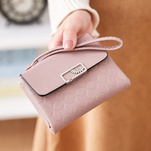 Γυναικείο έκο δερμάτινο πορτοφόλι με λαβή και μεταλλικό στοιχείο