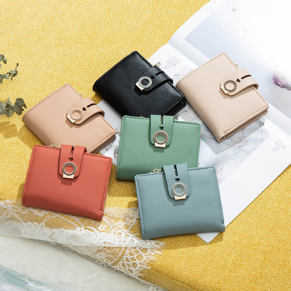 Γυναικείο έκο δερμάτινο πορτοφόλι με φερμουάρ και μεταλλικό στοιχείο