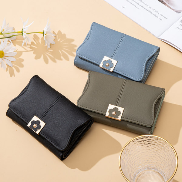 Sieviešu maks ar metāla aizdari dažādās krāsās