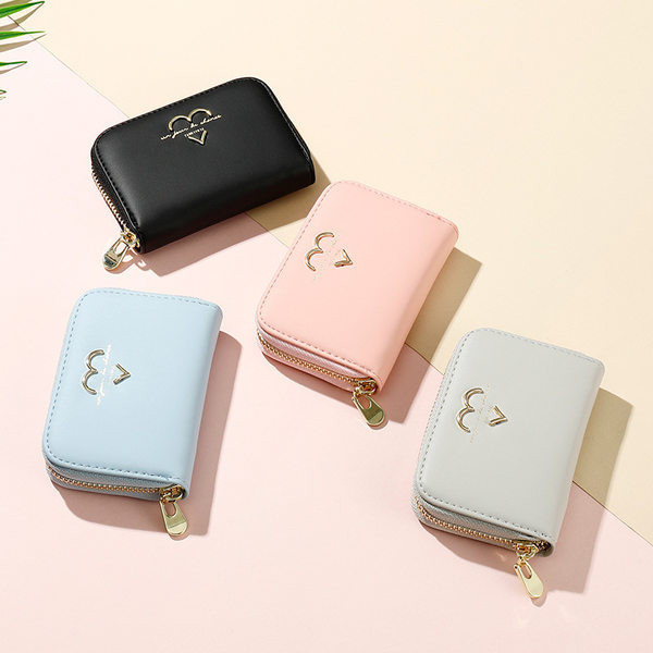 Sieviešu maks ar metāla rotājumu sirdi un rāvējslēdzēju